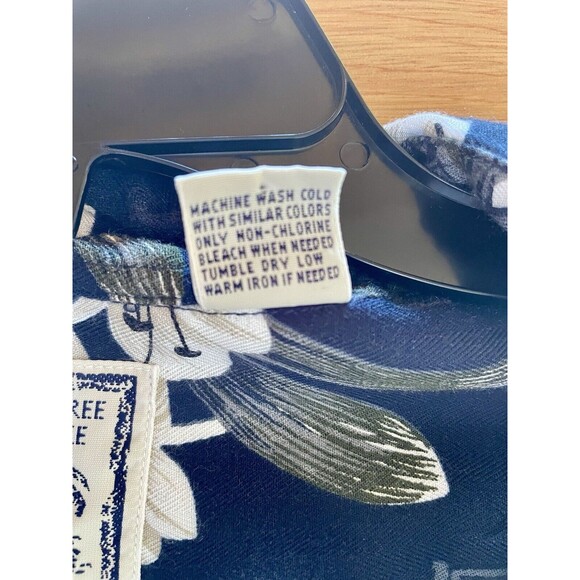 Roundtree York Hawaiian Shirt Men’s Size XL Blue White Floral - Picture 4 of 7